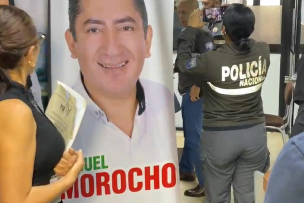 El Concejo Municipal revisa las inasistencias del concejal Miguel M., buscado por Interpol, quien acumula tres sesiones sin conexión mientras avanza un proceso penal.