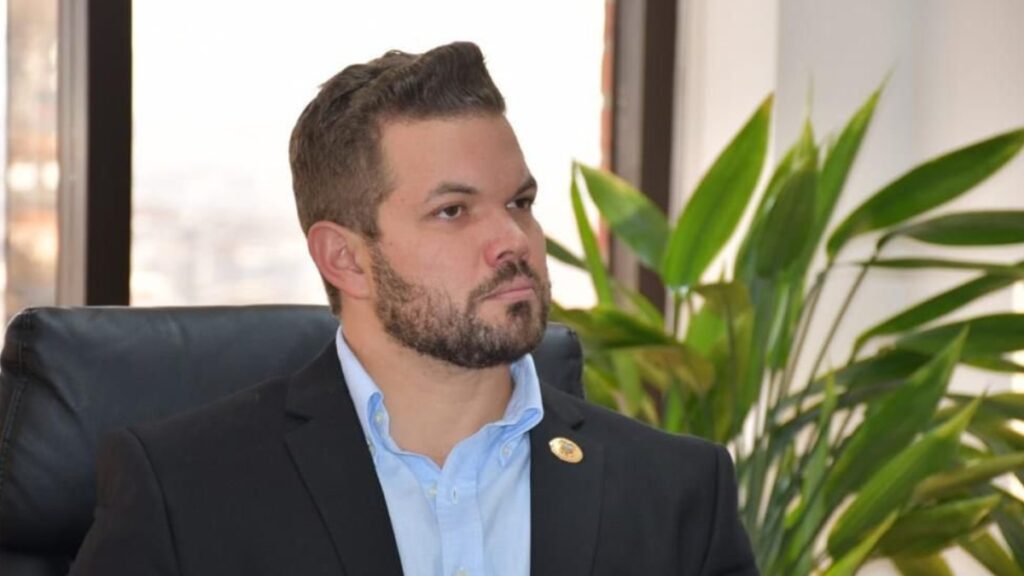 El Ministerio de Educación anuncia que Mario Cuvi es designado como nuevo viceministro de esta cartera de Estado.