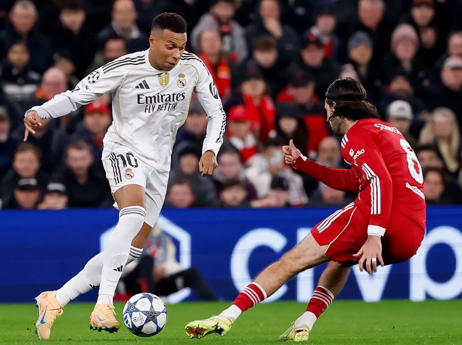El Real Madrid sufrió una derrota 1-0 ante el Liverpool en el estadio de Anfield, en un partido correspondiente a la fase de grupos de la UEFA Champions League.