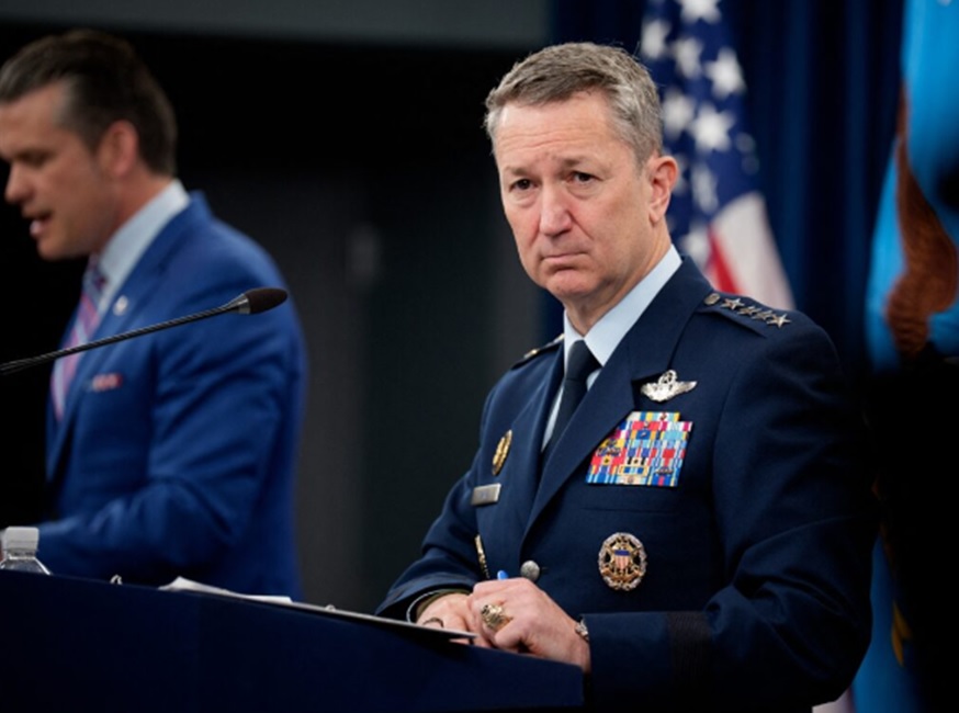 El general Dan Caine, jefe del Estado Mayor Conjunto de Estados Unidos, llegó este martes 25 de noviembre a Trinidad y Tobago.