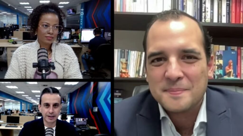 Héctor Yépez, abogado, habla sobre cómo debería ser el método de elección de asambleístas en Ecuador.