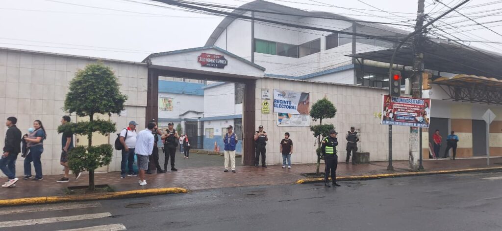 Jornada electoral inicia con baja afluencia en Santo Domingo de los Tsáchilas