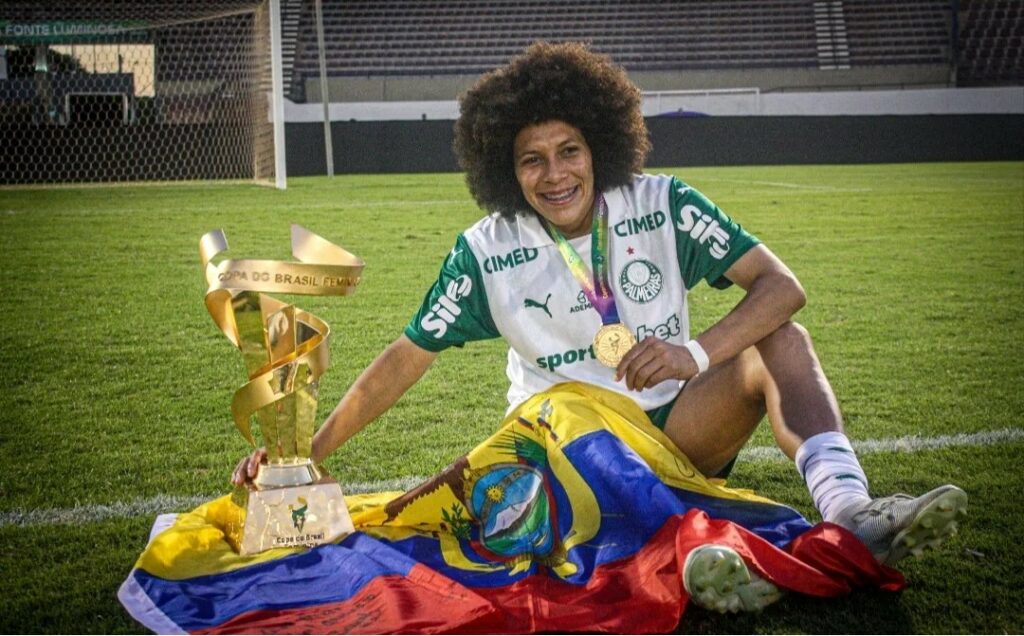 Joselyn Espinales celebra título con Palmeiras en la Copa de Brasil.