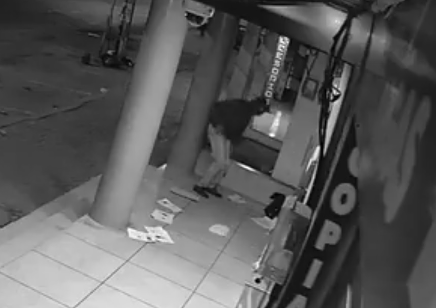 La Fiscalía de Montecristi, en la provincia de Manabí, se convirtió en el blanco de un ataque armado la madrugada de este viernes 7 de noviembre de 2025.