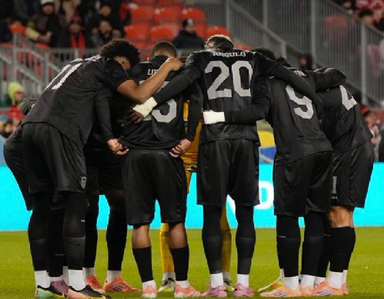 La selección ecuatoriana de fútbol, dirigida por Sebastián Beccacece, no pudo imponer su ventaja de un hombre más y empató 0-0 ante Canadá.