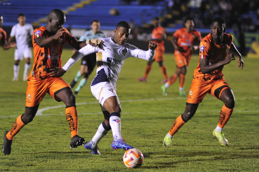 Liga de Quito recibe a Libertad en duelo clave por el segundo lugar del hexagonal final