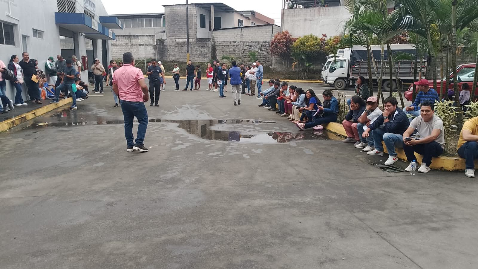 Mantenimiento del sistema AXIS genera retrasos en trámites vehiculares en Santo Domingo