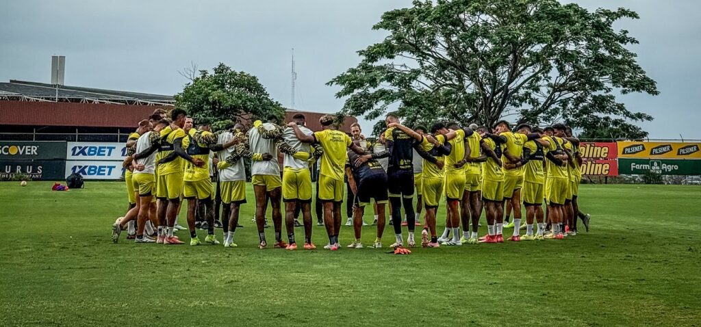 Plantilla de Barcelona SC paraliza entrenamientos ante deudas salariales recurrentes