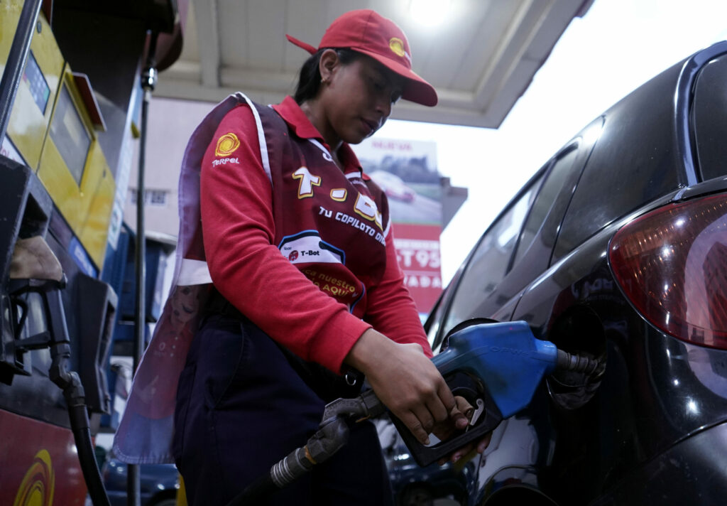 Precio de gasolina Extra y Ecopaís en Ecuador baja desde este 12 de noviembre