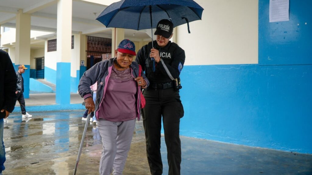 Referéndum y consulta popular 2025: Con estos mecanismos el CNE garantiza el voto de los grupos de atención prioritaria. (CNE)