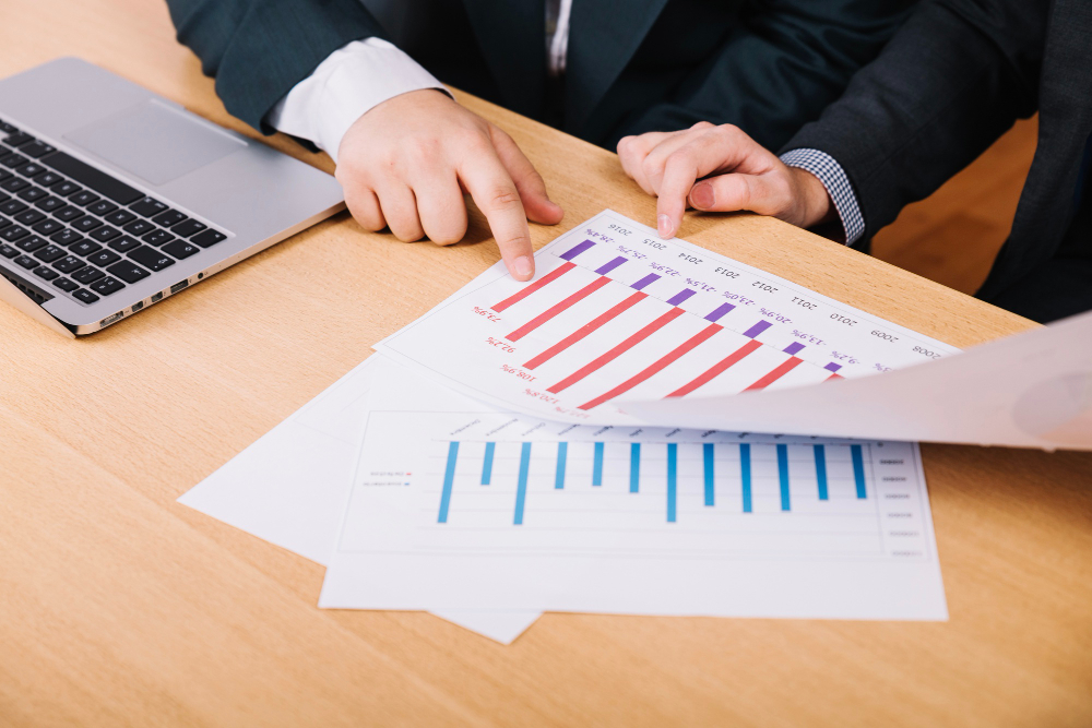 Riesgo país de Ecuador sube a 694 puntos y genera dudas tras el referéndum y consulta popular.