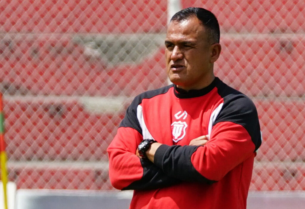 Técnico Universitario vuelve a quedarse sin entrenador en plena lucha por no descender