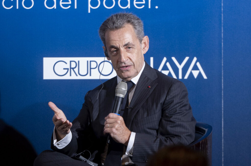 Tribunal ordena liberar de prisión al expresidente francés Nicolas Sarkozy