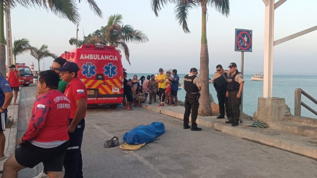 Una mujer murió ahogada mientras disfrutaba en la playa de Jaramijó, provincia de Manabí.