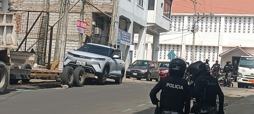 Una mujer y un abogado fueron asesinados este jueves en un nuevo ataque armado en Manta