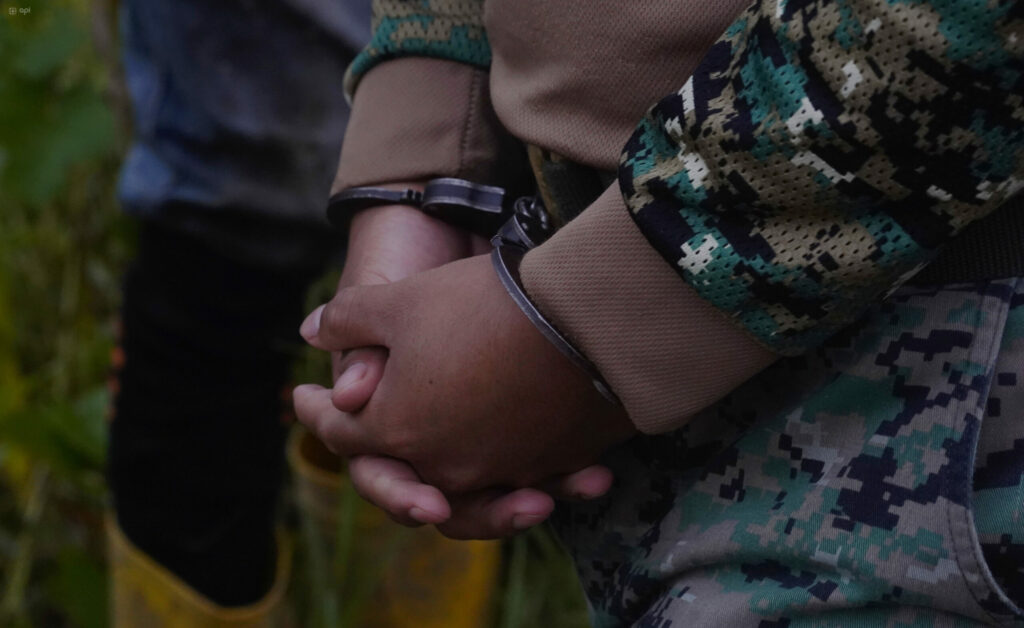 Militar esposado, caso Las Malvinas Ecuador.