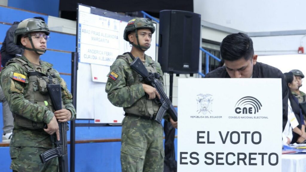 Simulacro nacional del CNE para la consulta popular y referéndum 2025 en Ecuador