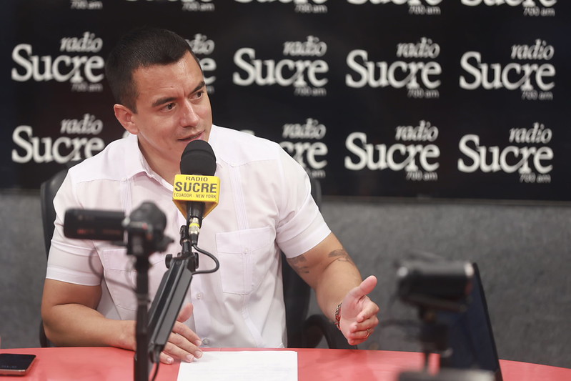 Daniel Noboa anuncia la construcción de una nueva cárcel en Salinas durante entrevista en Radio Sucre.