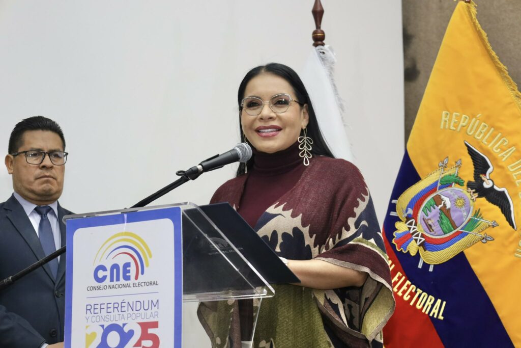 Diana Atamaint informa horario de publicación de resultados del referéndum y consulta popular 2025.