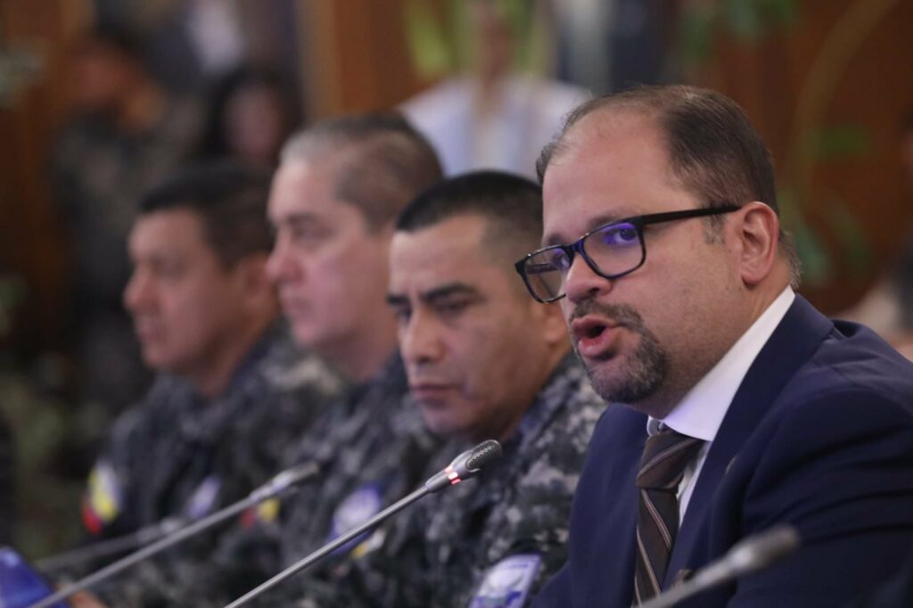 Ministro del Interior John Reimberg habla sobre la instalación de bases de Estados Unidos en Ecuador.
