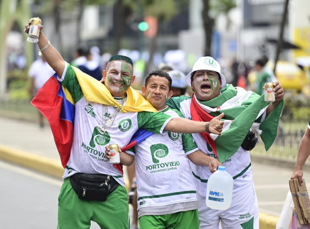 Ambiente festivo en Portoviejo previo al decisivo Liga de Portoviejo vs Aampetra por el ascenso.
