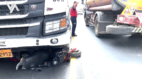 Mujer fallece en accidente entre motocicleta y tráiler en la Panamericana, sector Naranjal