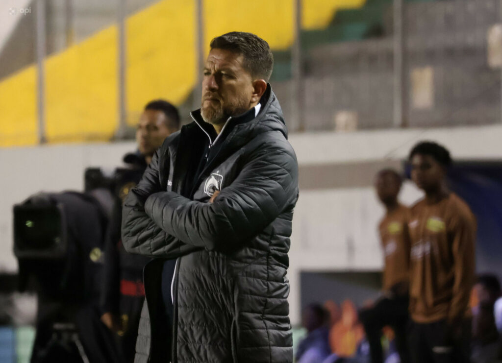 ¡Fin del ciclo! Patricio Urrutia renuncia al Delfín SC a dos días de la histórica humillante goleada 0-8 recibida ante Aucas