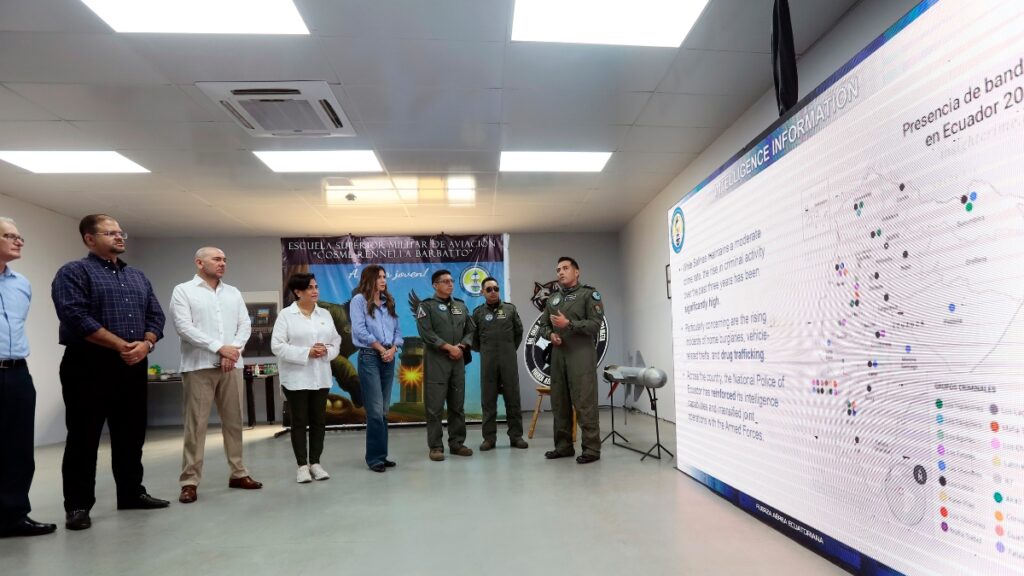 ¿Cuál es la diferencia entre las bases militares extranjeras y acuerdos de cooperación internacional para la seguridad en Ecuador (Presidencia)