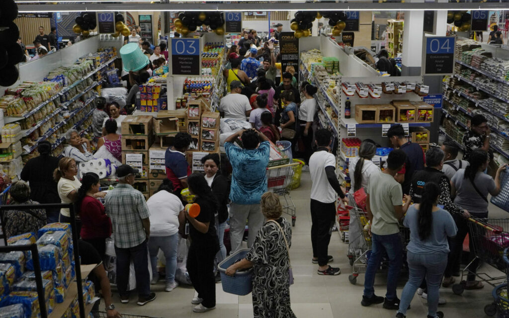 Ventas en Ecuador: Inyección de liquidez por el bono navideño dispara las cifras de comercio antes de cerrar el 2025.