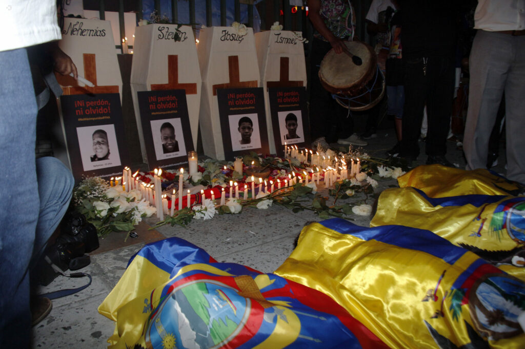 En memoria de los 4 niños de Las Malvinas, quienes fueron desaparecidos y luego asesinados; familiares y organizaciones de Derechos Humanos realizan, caminata, ceremonia y vigilia, al conmemorarse un año de su desaparición. Fotos: Alejandro Baque/API