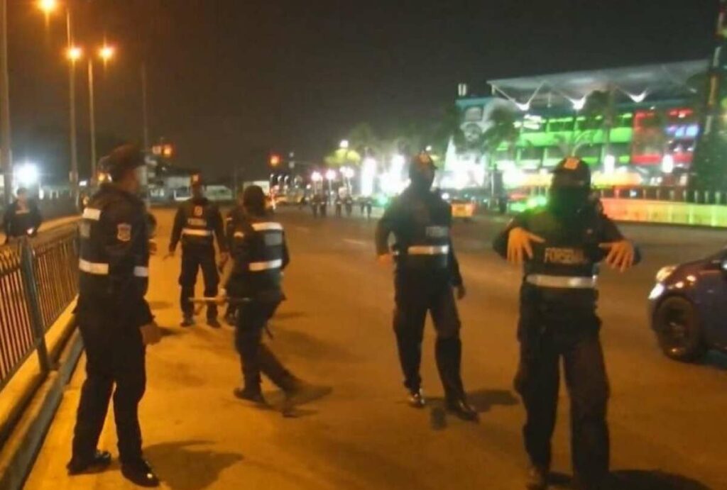 Contradicción oficial tras agresión a prensa: Sercop desmiente a la Terminal Terrestre sobre contratación de seguridad.