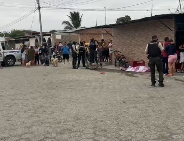 A Erick Gudiño Tigua, de 25 años, lo asesinaron la tarde de este lunes 15 de diciembre de 2025 en la ciudadela 20 de Mayo, en el cantón Manta.