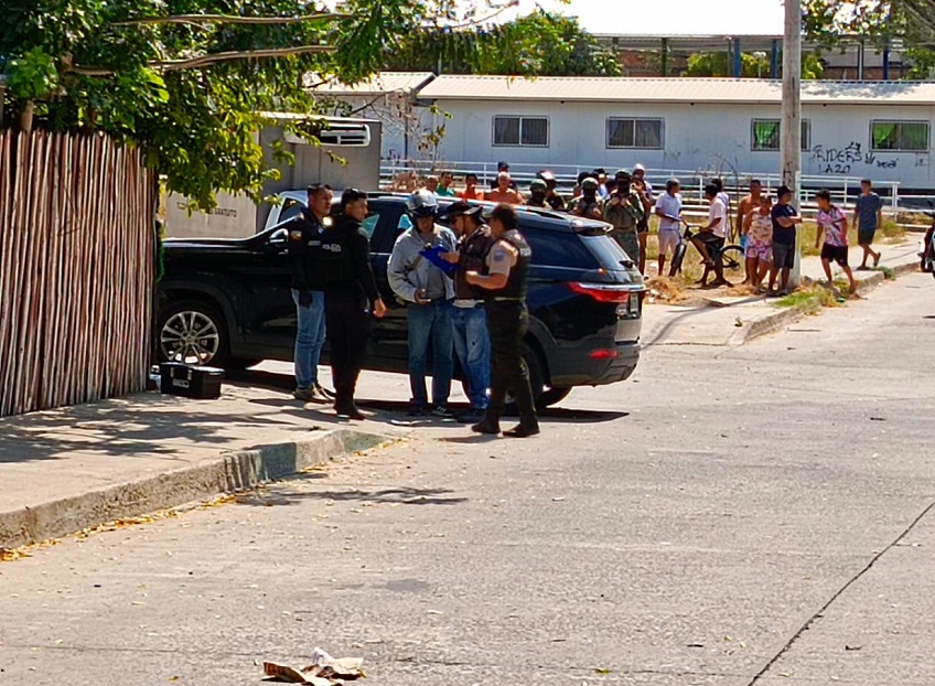 A un ciudadano de 35 años lo asesinaron a tiros este lunes 29 de diciembre en el barrio El Porvenir, de Manta, provincia de Manabí.