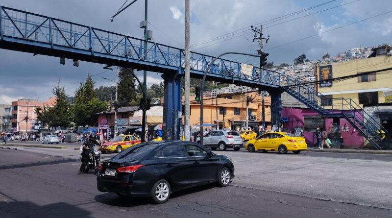 Av. Maldonado contará con cruce peatonal accesible tras retiro de puente de bajo uso en Quito