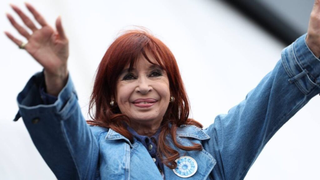 Cristina Fernández, expresidenta de Argentina, es intervenida de urgencia por un cuadro de apendicitis y peritonitis. (Facebook)