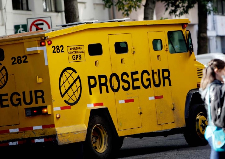 Cuatro sujetos, entre ellos un trabajador plenamente identificado de la empresa Prosegur son sospechosos de robar cuatro bolsas