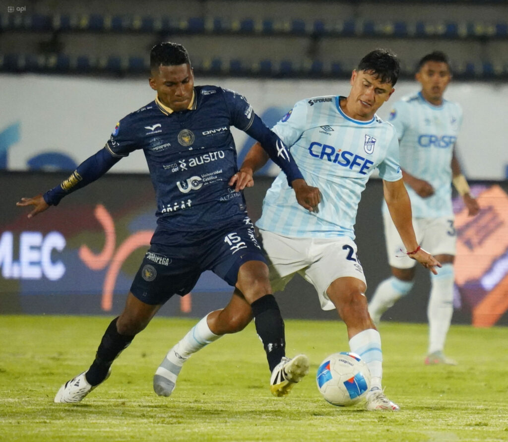 Cuenca Juniors busca remontar 4-1 ante Universidad Católica.