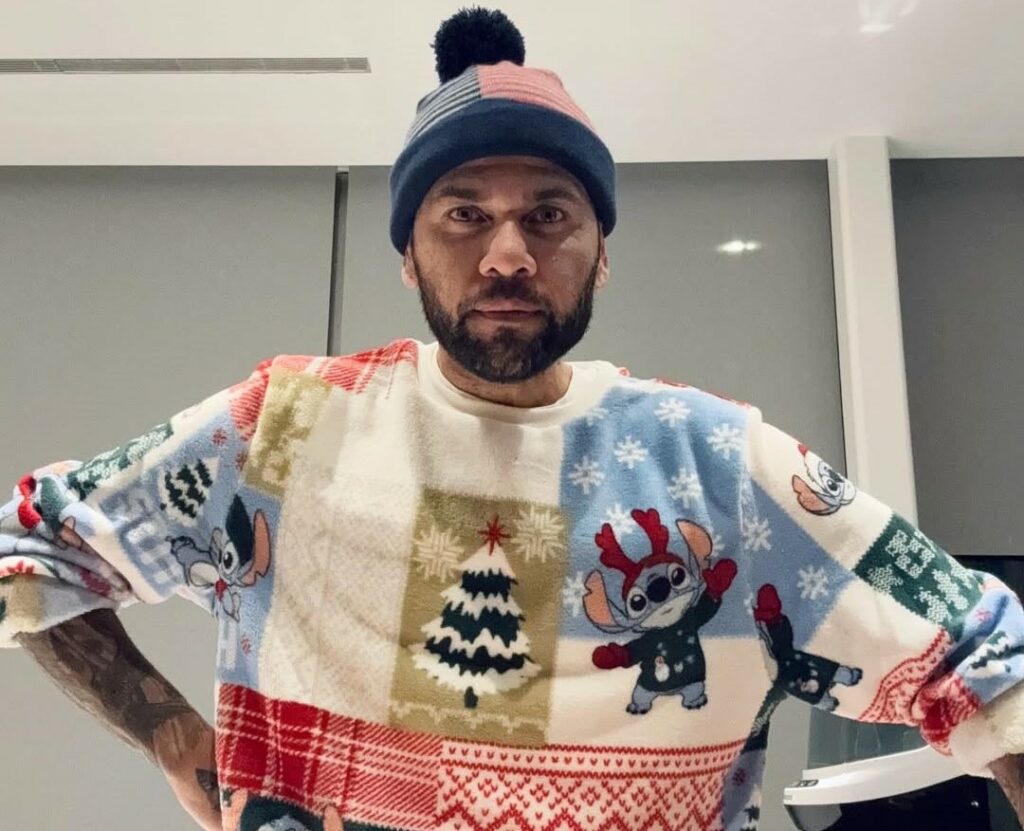 Dani Alves negocia compra del club portugués São João de Ver
