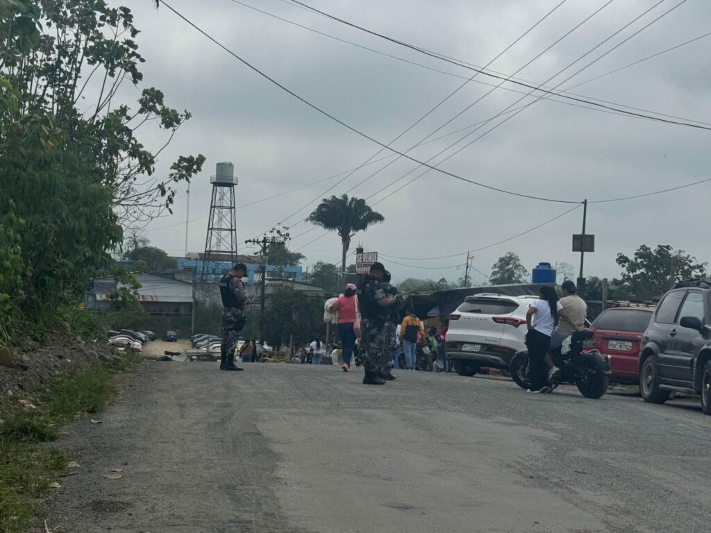 Deterioro de la vía a la cárcel Bellavista se agrava tras las primeras lluvias en Santo Domingo