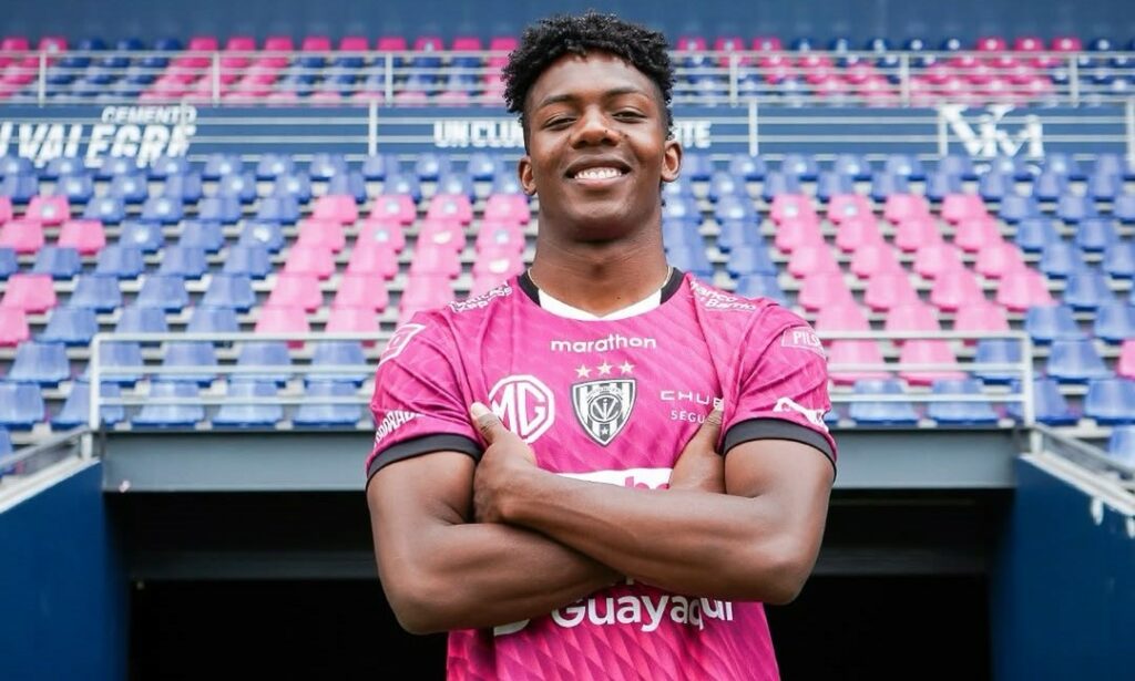 Djorkaeff Reasco es presentado como jugador de Independiente del Valle.