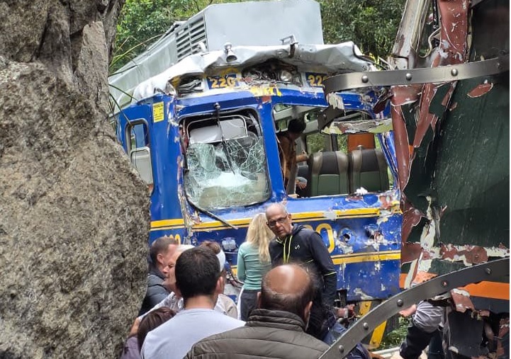 Dos trenes turísticos operados por las empresas PeruRail e Inca Rail colisionaron frontalmente este martes 30 de diciembre de 2025.