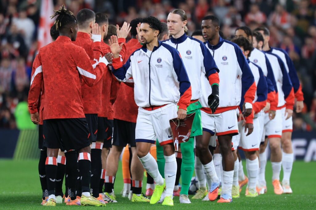 El Athletic resiste ante el PSG de Willian Pacho y mantiene viva su batalla en la Champions League