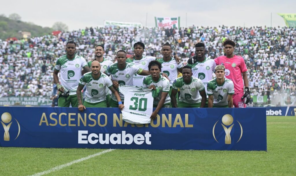 El once titular de Liga de Portoviejo que enfrentó a Aampetra y logró el ascenso a la Serie B