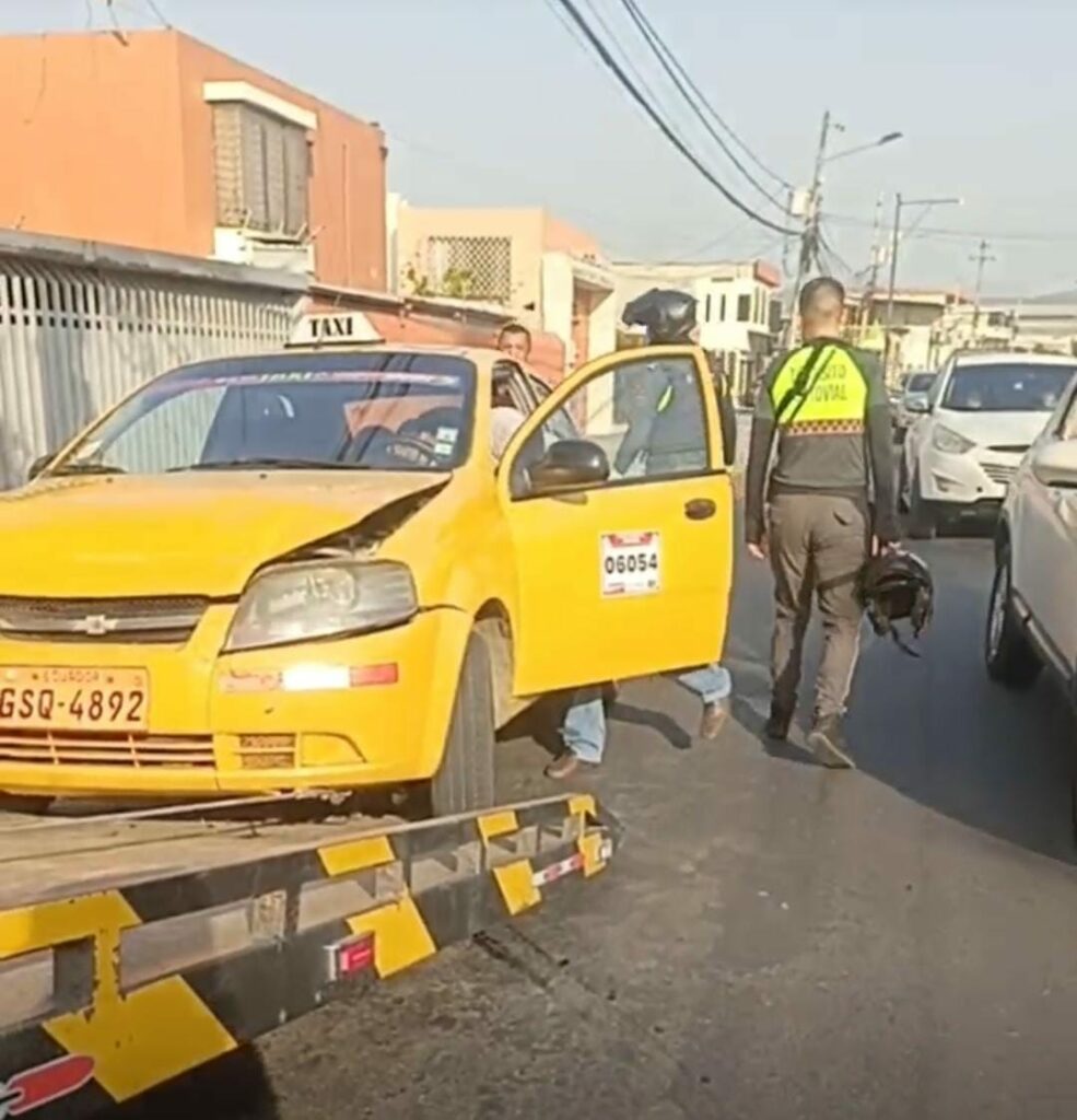 En el hecho ocurrido cerca a la calle Saúl Morales, una grúa retiró los vehículos. Captura de pantalla de redes sociales.