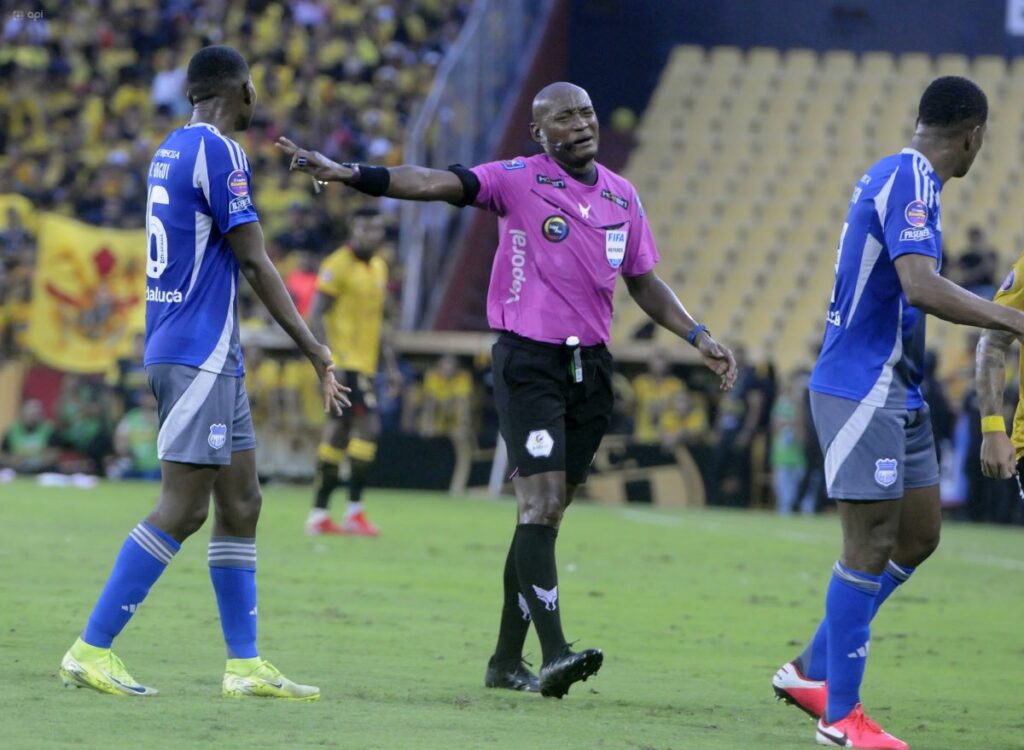 FIFA excluye a árbitros ecuatorianos del curso clave para el Mundial 2026