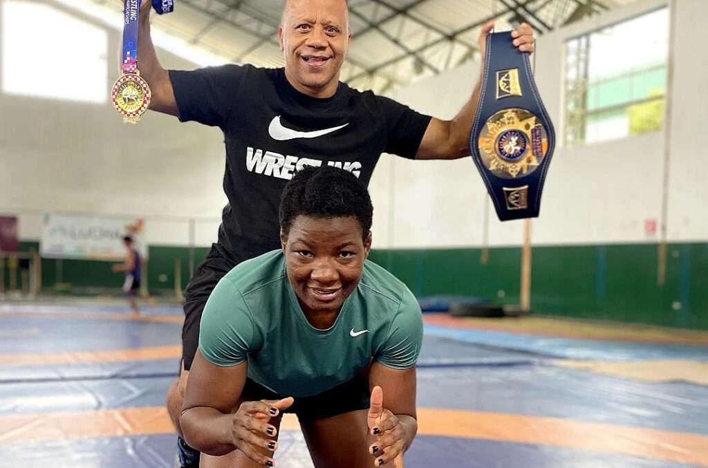 Génesis Reasco y su entrenador César Carracedo destacados por Asociación de Periodistas Deportivos de Pichincha