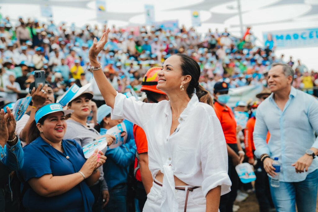 Marcela Aguiñaga se desempeña como Prefecta del Guayas. FOTO: @marcelaguinaga.