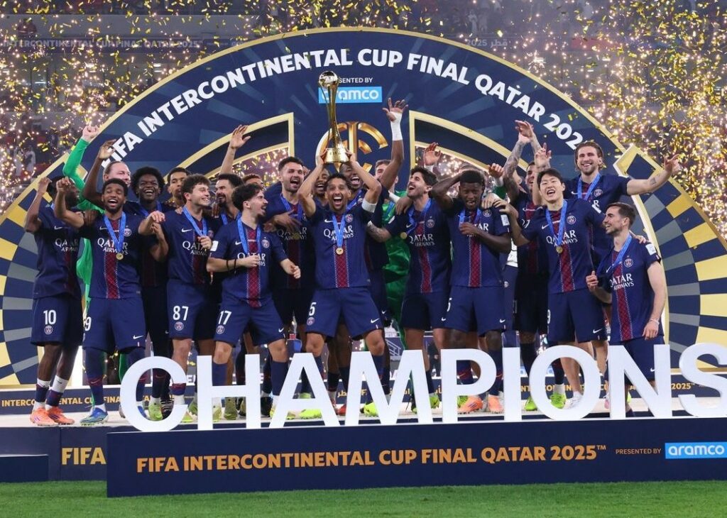Jugadores del PSG celebran al ganar la Copa Intercontinental.