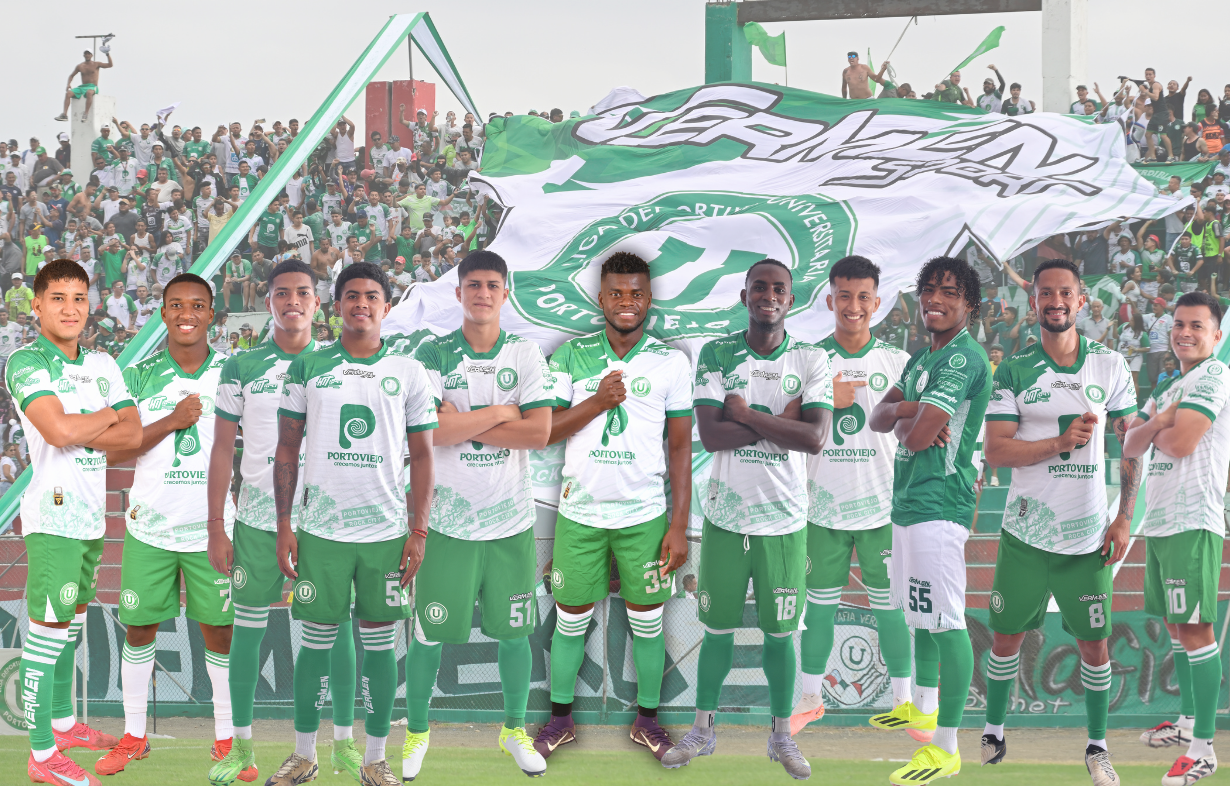 Los mediocampista de Liga de Portoviejo.