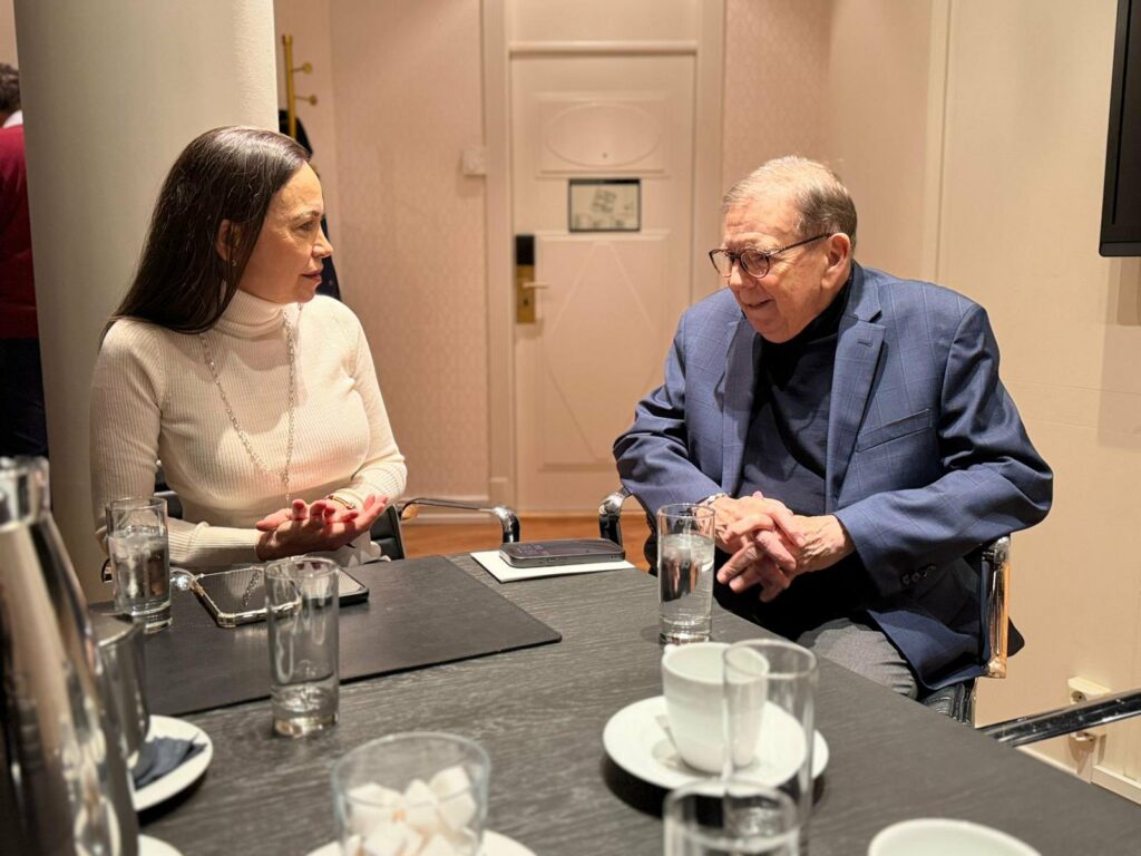 María Corina Machado se fracturó una vértebra durante su huida de Venezuela; Maduro respondió con una estupidez